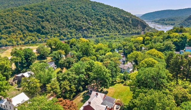 White House Inn - Historic Home in Harpers Ferry!