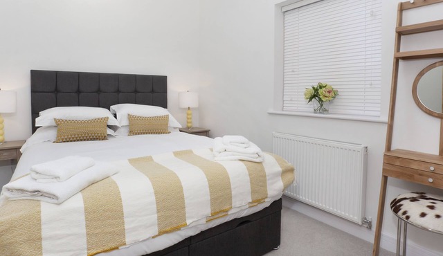 White House Luxury Apartments- Apartment B