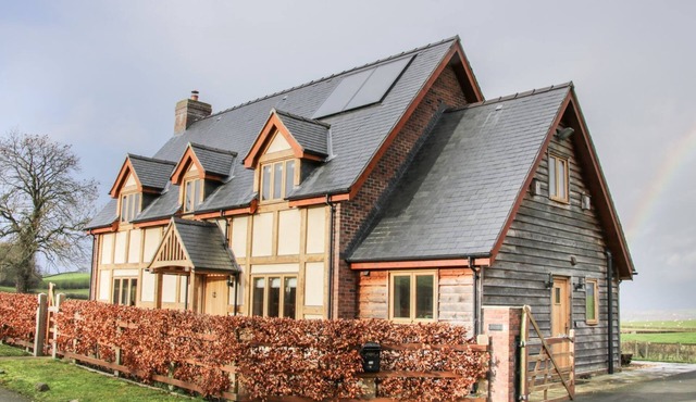 WHITE HOUSE, pet friendly, luxury holiday cottage in Montgomery