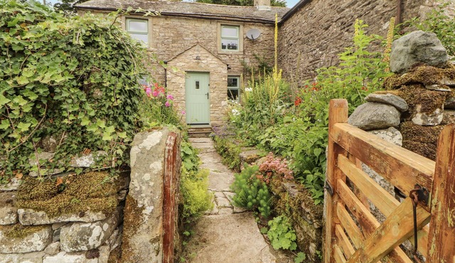 WHITE HOUSE, pet friendly, character holiday cottage in Shap