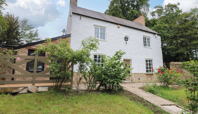 WHITE HOUSE, pet friendly, luxury holiday cottage in Durham