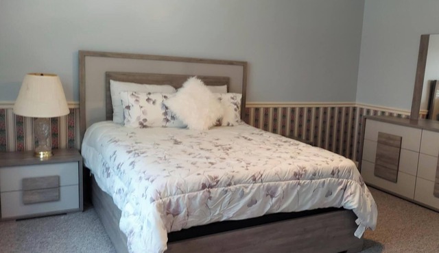 White House Ranch two bedroom with pool, ranch animals & gorgeous sunsets.