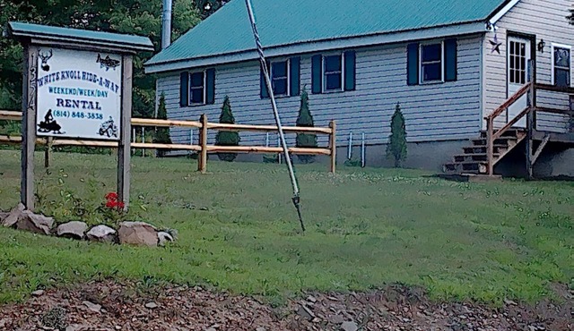 White Knoll Hideaway, warm cozy cabin on top of mountain on a quiet dirt road