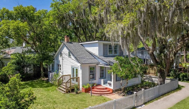 White Lily Cottage, White Lily Cottage
