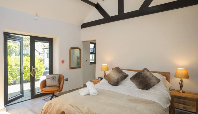 WHITE LODGE COTTAGE, pet friendly in Niwbwrch (Newborough)