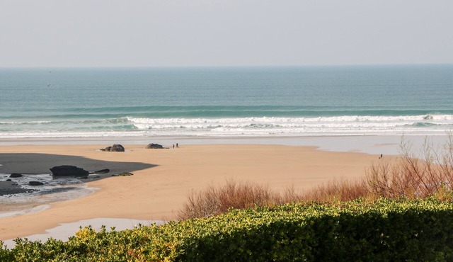 WHITE LODGE APARTMENT, romantic, luxury holiday cottage in Newquay
