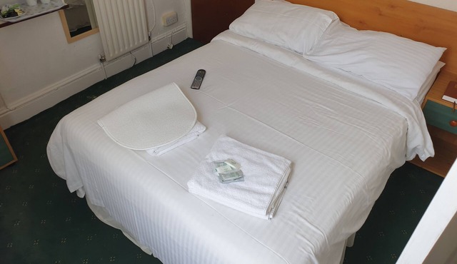 White lodge inn ( By the Pleasure Beach at the seaside south shore)