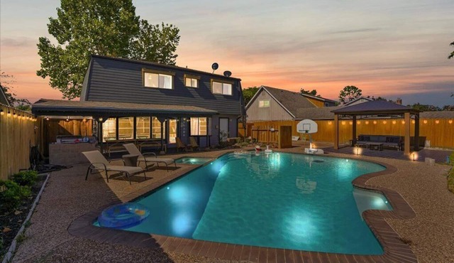 White Maples Poolside Paradise with Heated Pool!