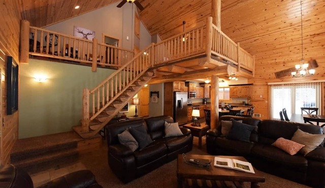 White Moose Cabin, Hot Tub, 22 Miles to Yellowstone