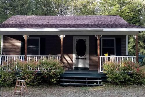 White Mountains Family Adventure: Secluded Cabin with Hot Tub Getaway