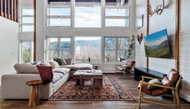 White Mtn Lux Retreat - Hot Tub, Sauna & Game Room