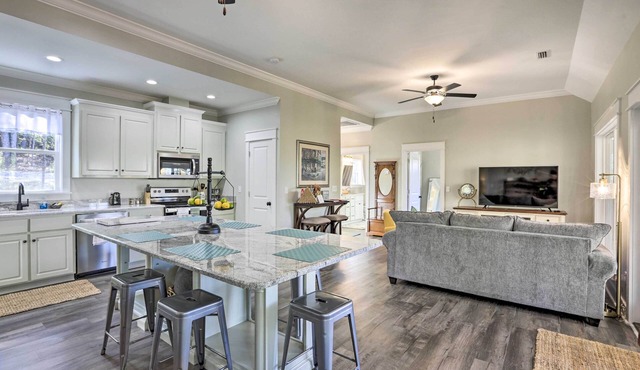 White Oak Creek Home w/Views, Deck & Pool Access!