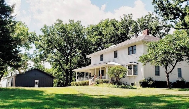 White Oak Farmhouse w/Private Yard 4bdrm sleeps 8