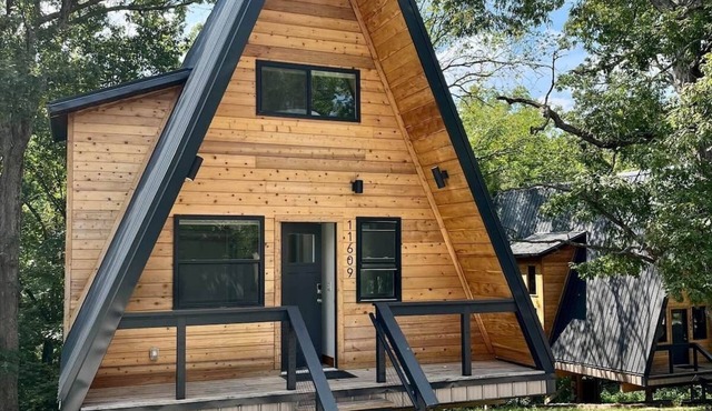 White Oak Haven-6.5 miles to Bentonville
