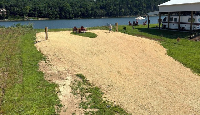 White Oak Landing RV, Charming river side gated RV park Near historic Clifton TN