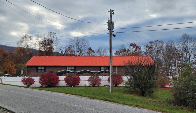 White Oak Lodge Guest House- Suite A