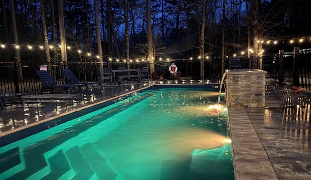 White Oak Lodge Private Pool, Hot Tub, ATV Access & Secluded Hilltop Setting