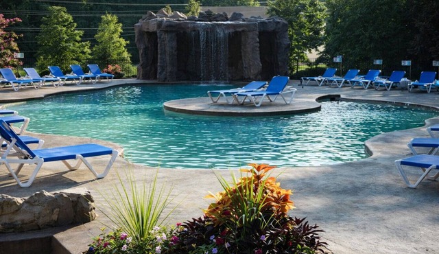 White Oak Resort | Hot Tub Pool Easy Roads