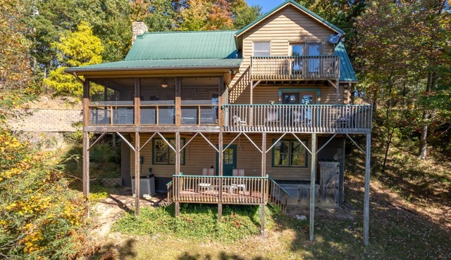 White Oak Vista | A Peaceful Cabin with Breathtaking Views | Under 20 min to TIEC