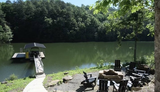 White Oak: Waterfront on Smith Lake!