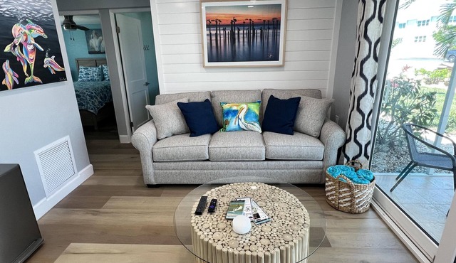 White Pelican, a Cozy Cottage on the Key with Sunsets, Kayaks and More!