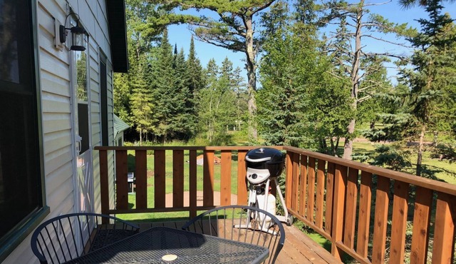 White Pine - Cozy Carriage House in Town on Madeline Island - Easy Walking to