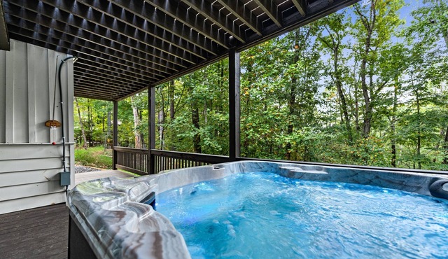 *White Pine Hideaway*Fire Pit~Hot Tub~Games~Resort