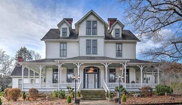 White Pine Inn | Beautiful Victorian Mansion on 5 acres in Hendersonville!