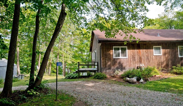 White Pine Lodge- private lakehome on 40 acres, dock, canoe -click pic to see