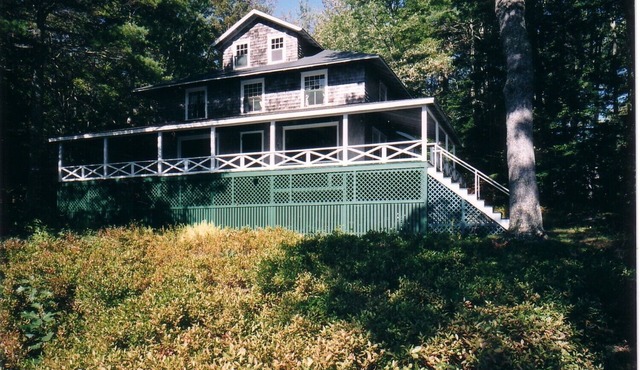 White Pines Cottage - Classic Maine Cottage - Waterfront on Linekin Bay!