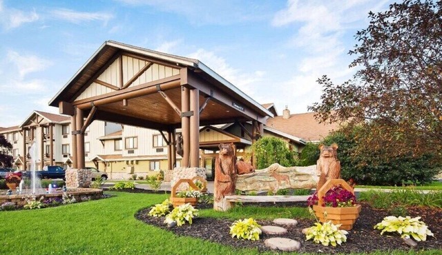 White Pines Inn & Suites