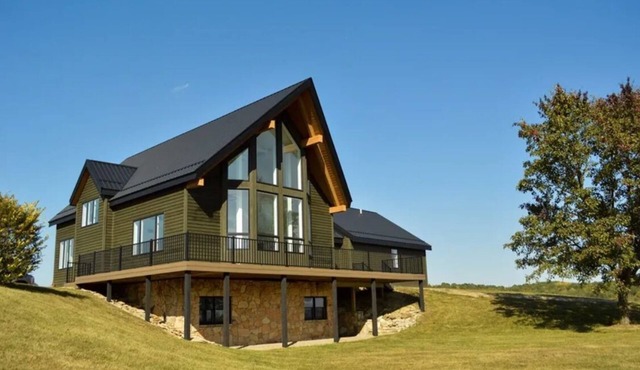 White Pines Lodge-360° views, spacious, serene, spa-like master en suite