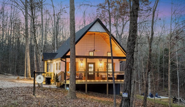 White Pines Lodge | Sauna + EV Charger on Nolin