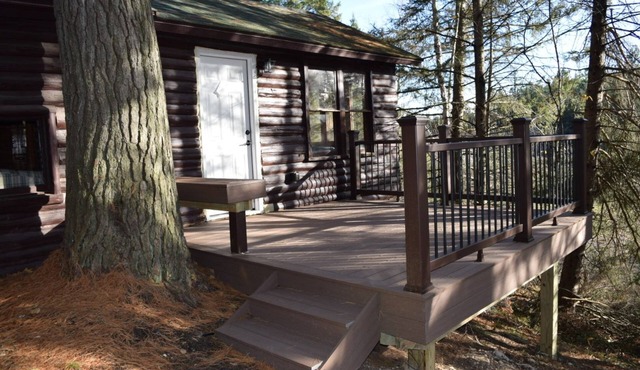 White Pines-Nature Lovers Getaway, Pigeon River.(2-4 Cabin Rentals, Min. 3 days)