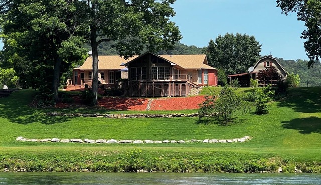 White River Retreat and Adjacent 1 Bedroom Cabin! Bring the entire gang!