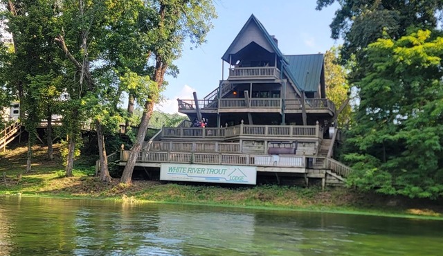 White River Trout Lodge 5-Bedrooms 3-Bathrooms 3-Kitchens 3-Living Rooms