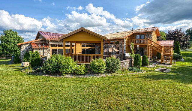 White Rock Casa | House in Friendsville with private indoor pool, hot tub, gym