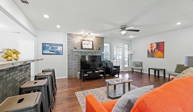 White Rock Estate: Graceful 5-Bedroom Home