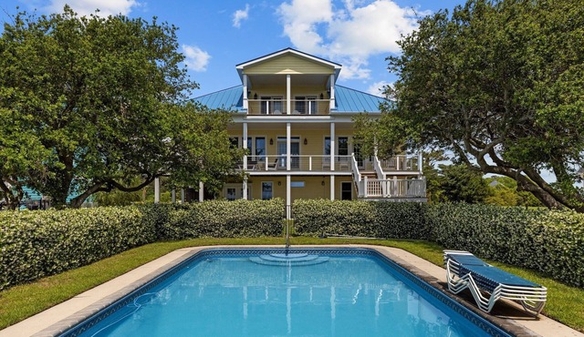White Rock-Soundfront Home with Pool