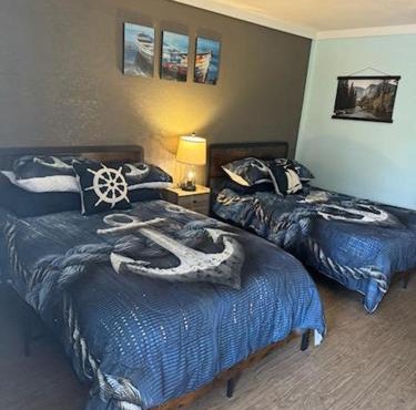 White's Motel & Sports Lounge