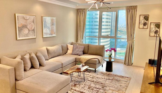 White Sage - Lakefront Apartment Amidst Parks With Lake Access