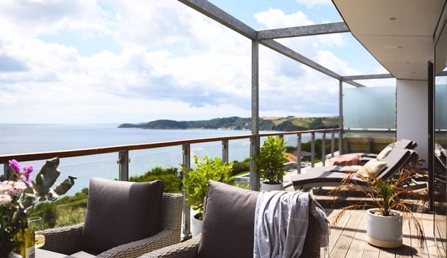 White Sails is two bedroomed seafront penthouse apartment overlooking the water