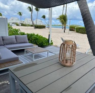 White Sand, Splendid 1 bedroom beachfront, Nettle Bay Beach Club