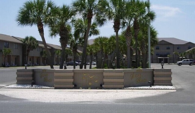 White Sandy Beaches, Gulf Front Complex, Heated Pool, Private Patio