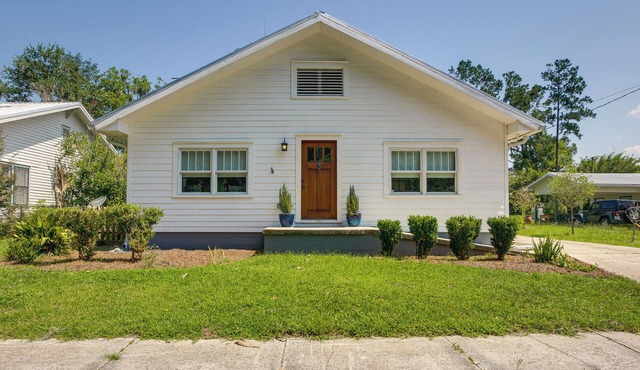 White Springs Gem w/Patio & Screened Porch!