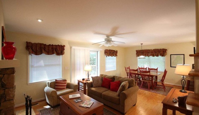 White Squirrel`s Nest | 3 Bed, 2 Bath