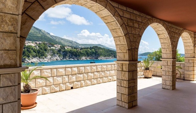 White Stone Steel - 2 Bedroom Apartment with Terrace and Sea View
