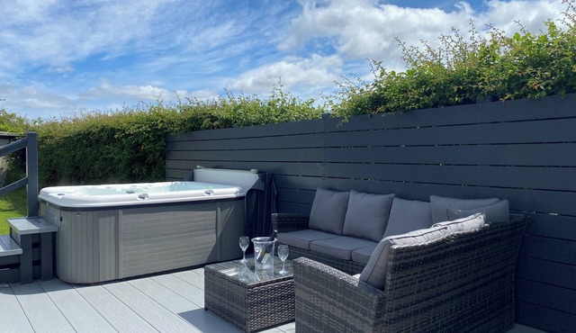 White Towers - HW7625