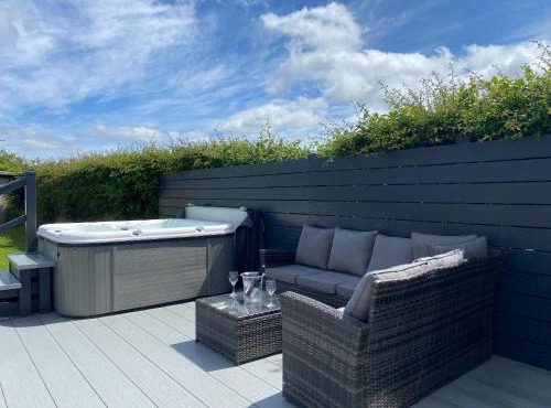 White Towers - Hw7625