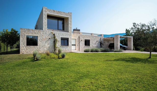 White Villa 53, secluded Villa with private pool